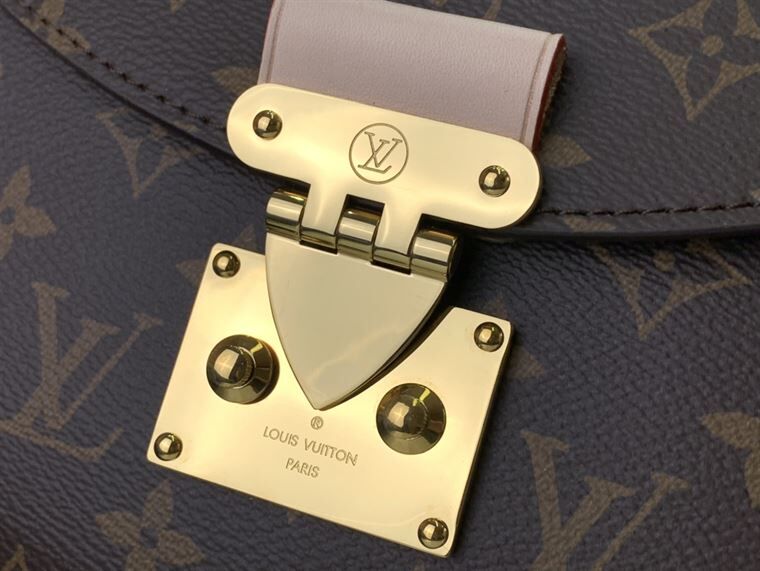LOUIS VUITTON TILSITT MONOGRAM CANVAS