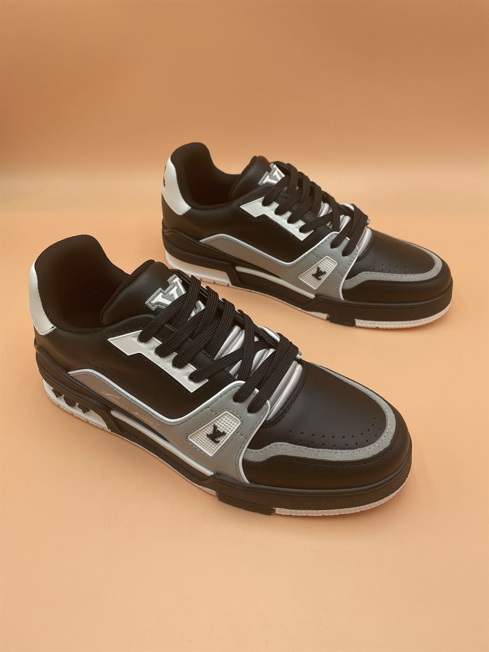 LOUIS VUITTON TRAINER SNEAKER BLACK - LVS126