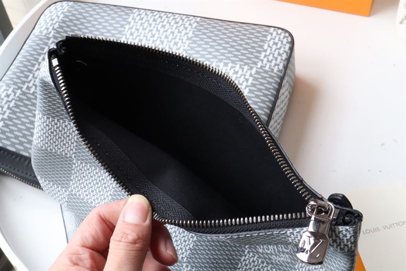 LOUIS VUITTON TRIO MESSENGER BAG - LVB026