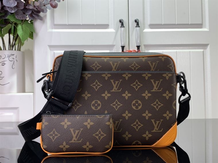 LOUIS VUITTON TRIO MESSENGER BAG - LVB055