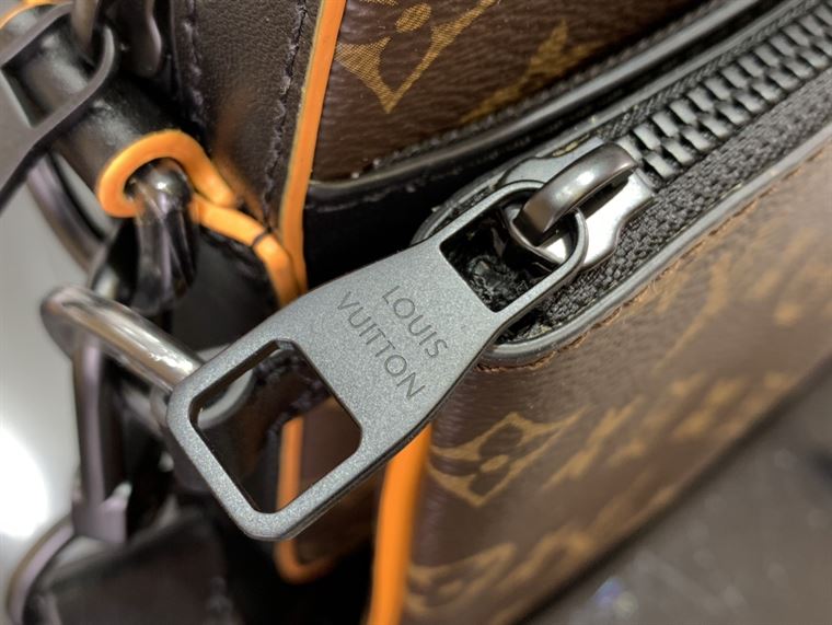 LOUIS VUITTON TRIO MESSENGER BAG - LVB055
