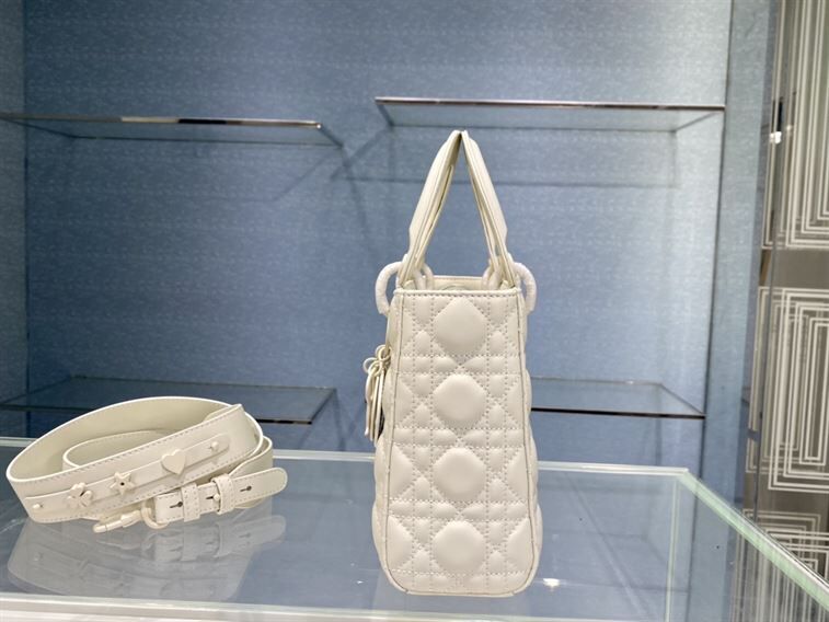 MEDIUM ULTRAMATTE LADY DIOR BAG LATTE