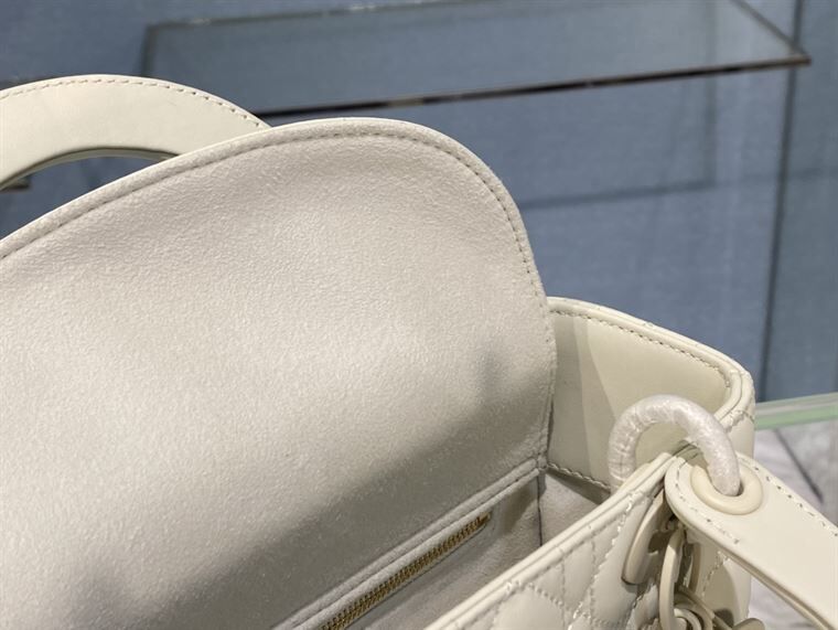 MEDIUM ULTRAMATTE LADY DIOR BAG LATTE