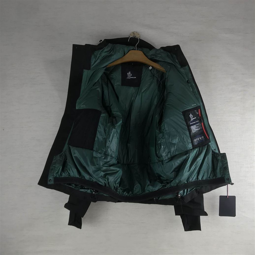 MONCLER COAT - MC102