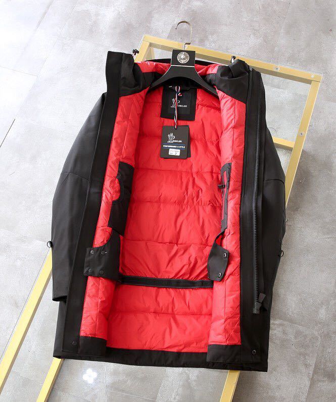 MONCLER COAT - MC136