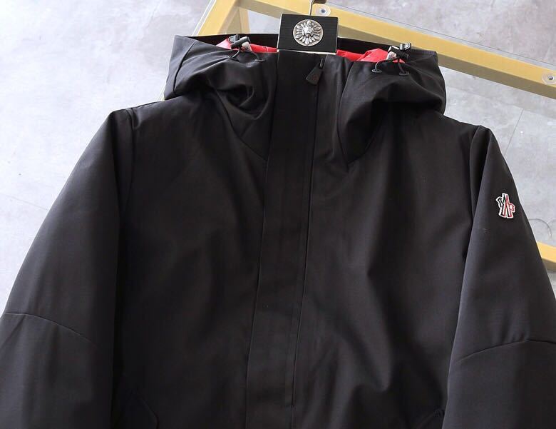 MONCLER COAT - MC136