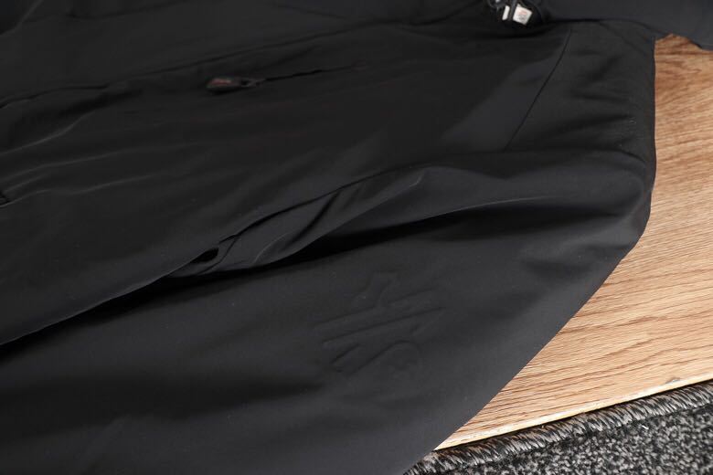 MONCLER COAT - MC138