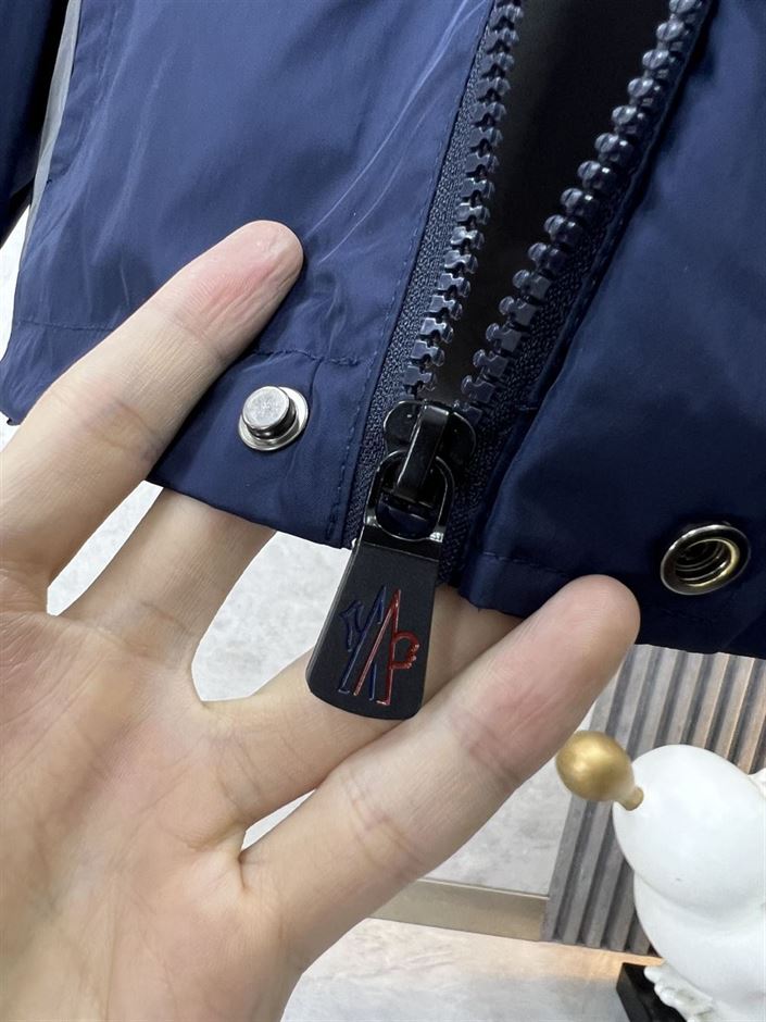 MONCLER GUIERS RAIN JACKET - MC100