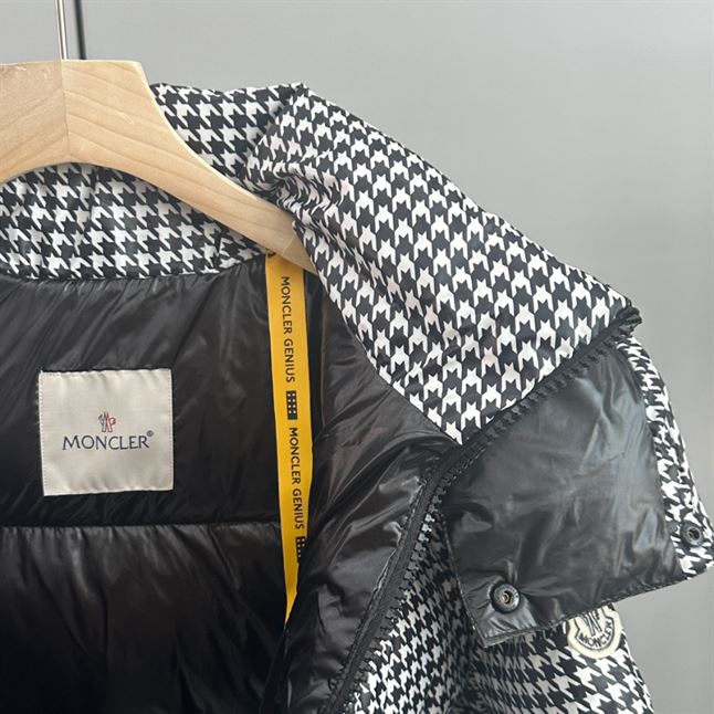 MONCLER SOCOTRINE SHORT DOWN JACKET - MC057