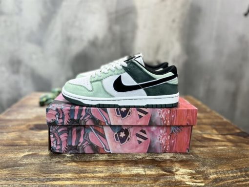 NIKE SB DUNK LOW SNEAKER - NSN005