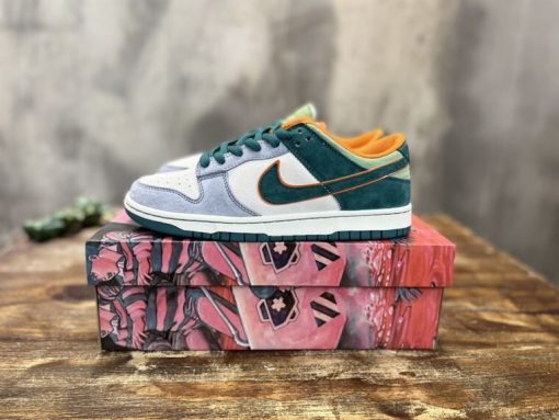 OTOMO KATSUHIRO X NIKE SB DUNK LOW SNEAKER - NSN003