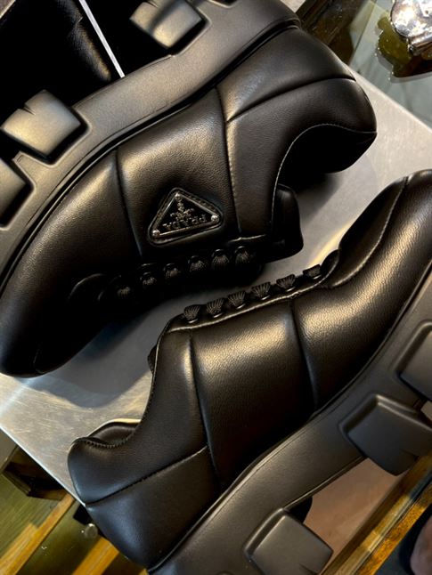 PRADA SOFT PADDED NAPPA LEATHER LACE-UP SHOES - PRS054