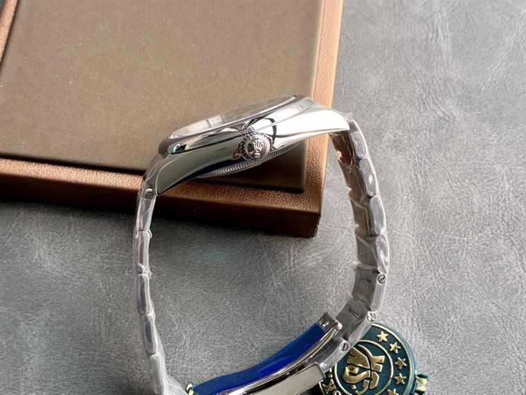 ROLEX OYSTER PERPETUAL 41MM