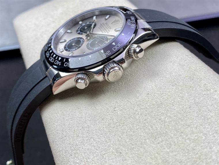 ROLEX OYSTER PERPETUAL SUPERLATIVE CHRONOMETER OFFICIALLY CERTIFIED