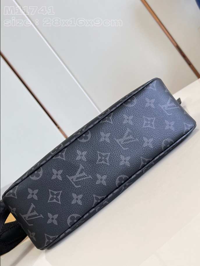 Louis Vuitton Montsouris Wearable Black Wallet