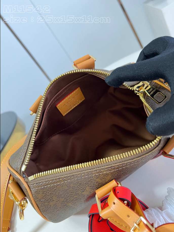 Louis Vuitton Keepall Bandoulière 25 Bag Gold - LW130