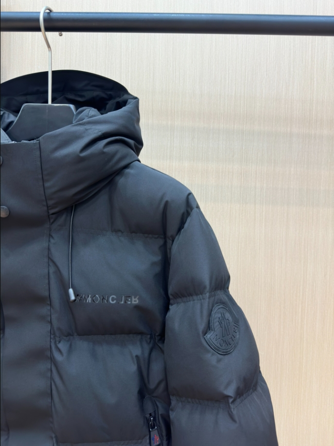 MONCLER Puff Black Hooded Coat - MC142