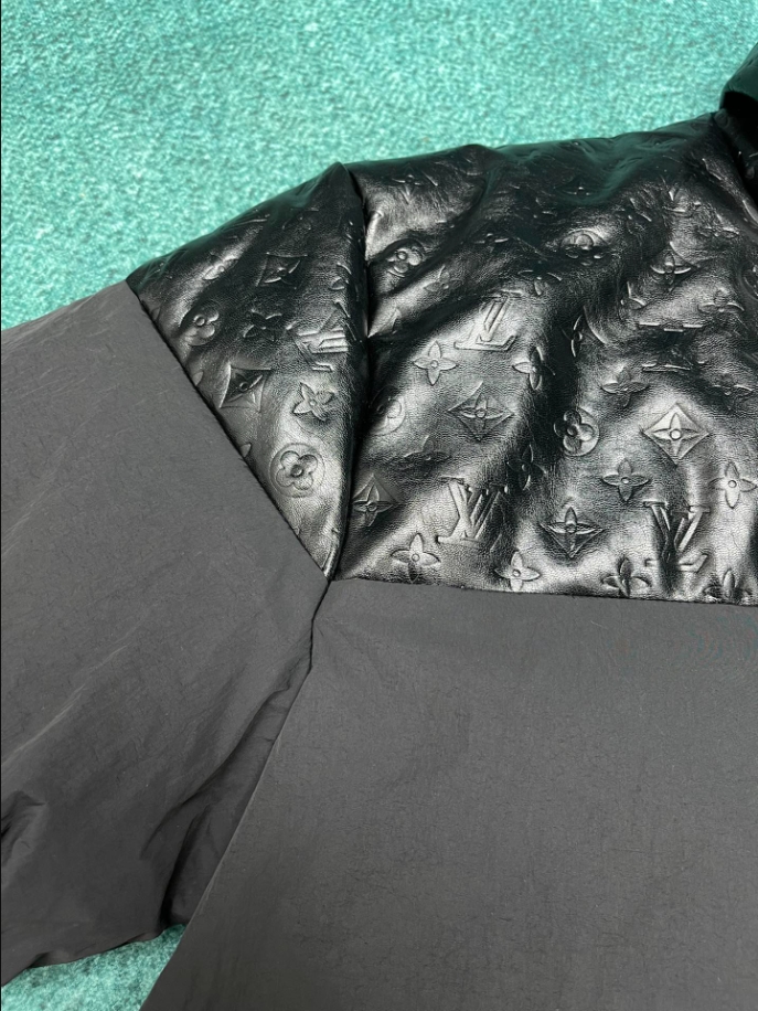 LOUIS VUITTON BLACK COAT - LVC043
