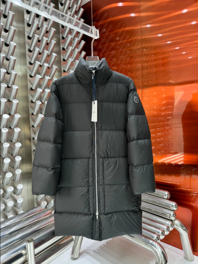 MONCLER Owens Cyclopic Puffer Black Coat - MC144