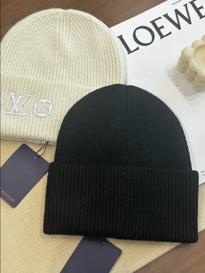 Louis Vuitton Black Logo LV White Hats - LVC002