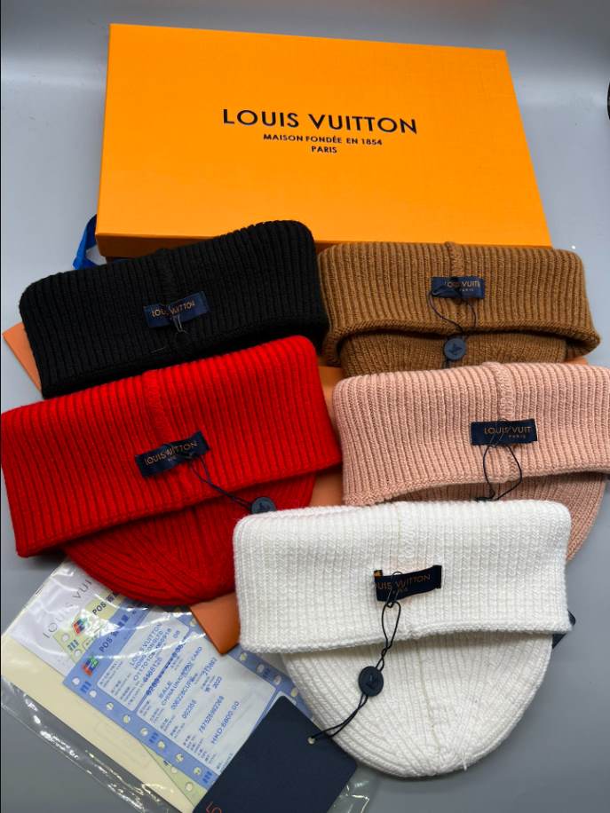 Louis Vuitton Wool Black Logo LV Hats - LVC010