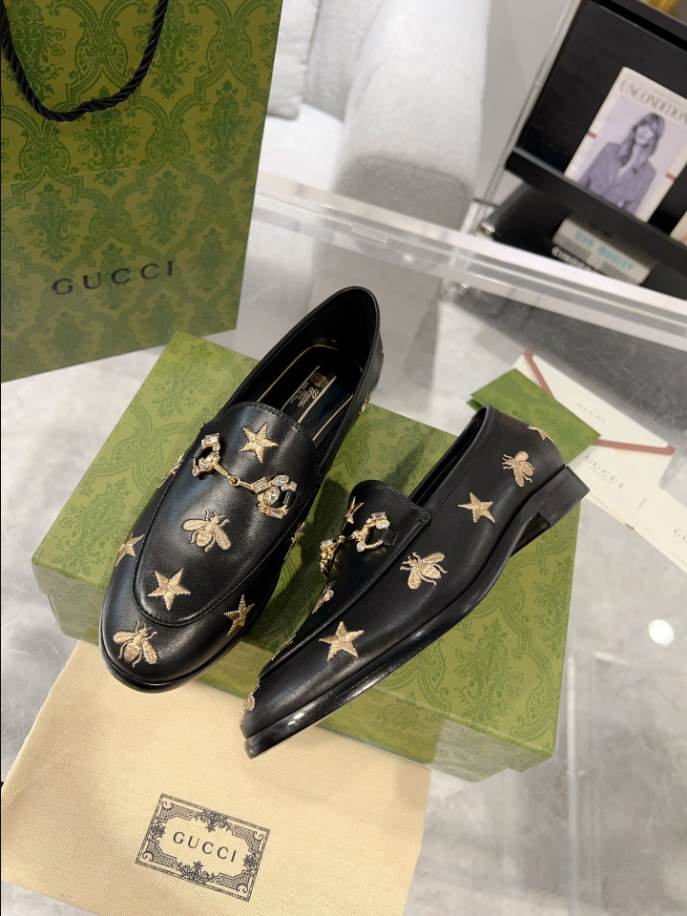 Gucci Jordaan Black Bee & Star Embroidered Leather Loafer - GL077