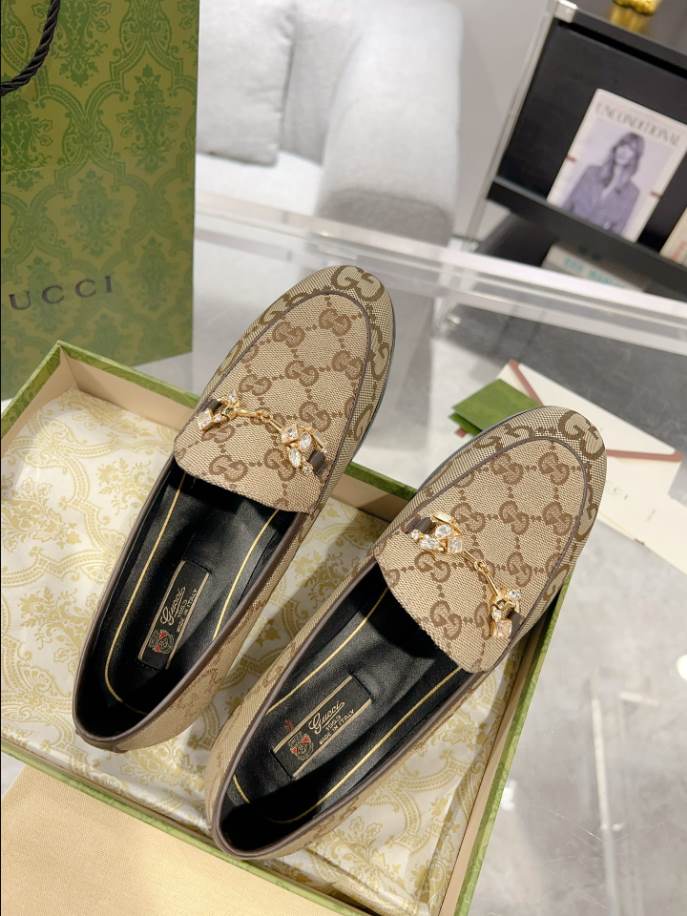 GUCCI LEATHER BEIGE BLACK LOAFER - GL058