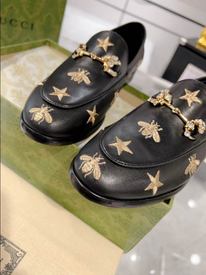 Gucci Jordaan Black Bee & Star Embroidered Leather Loafer - GL077