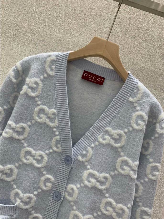 GUCCI Stitch Blue V-neck Knitwear - GCK057