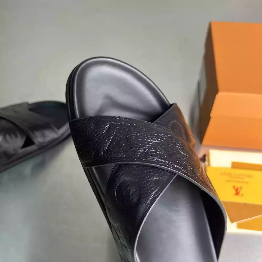 SLIPPERS'S – TAGGED "2" – DOWNTOWN - LVSD065 SLIPPERS'S – TAGGED "2" – DOWNTOWN