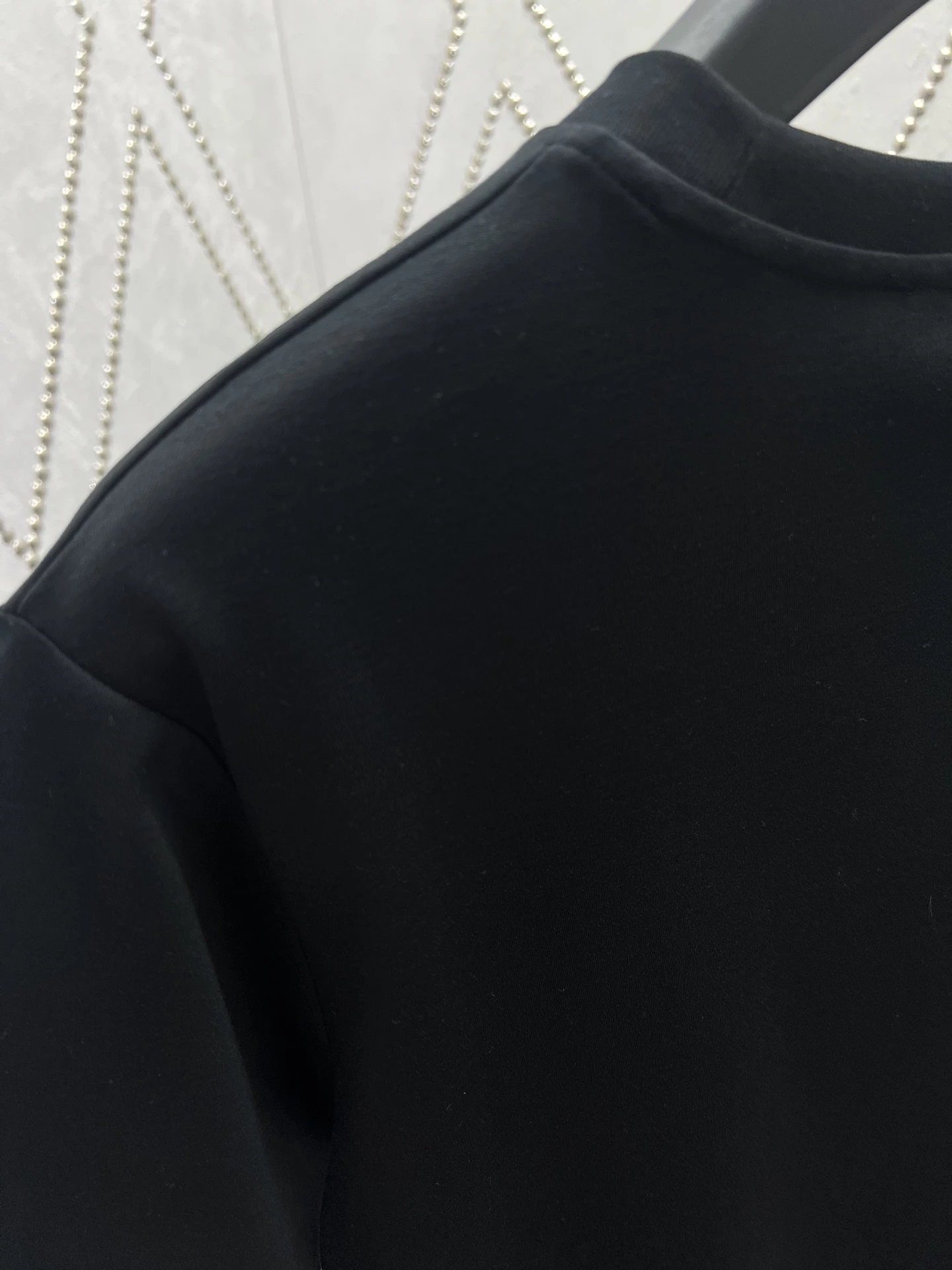 GLOW SIGNATURE T-SHIRT IN BLACK - LVC055 GLOW SIGNATURE T-SHIRT IN BLACK