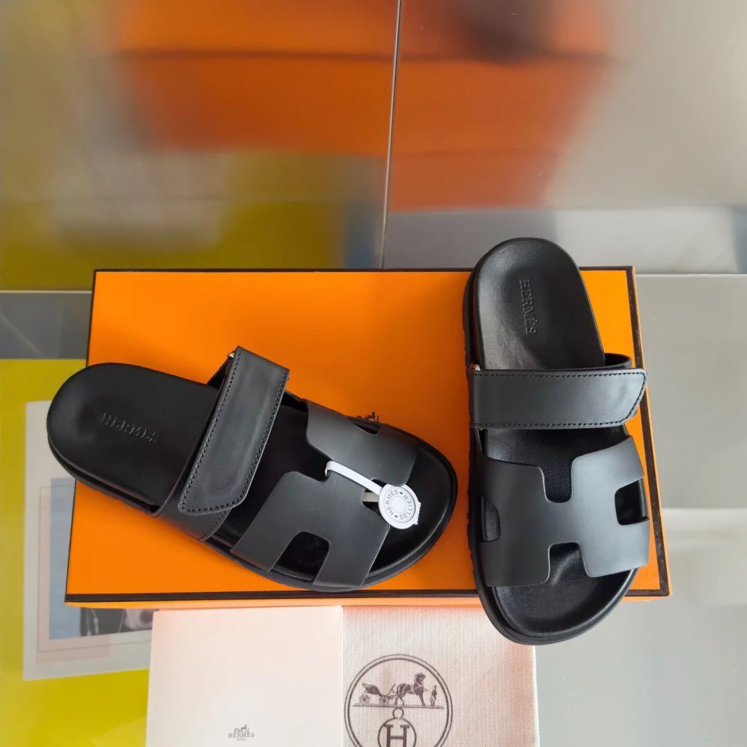 HERMES MEN'S CHYPRE SANDALS IN BLACK CALFSKIN - HMSD007