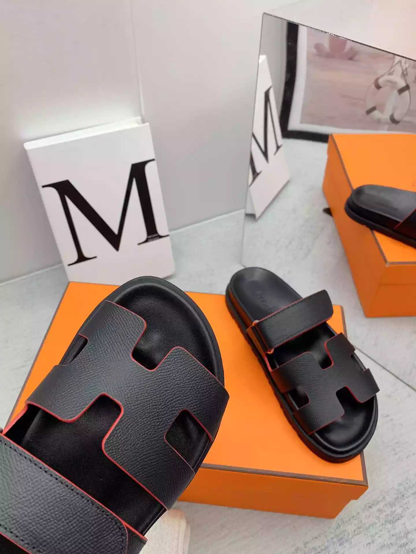 HERMES MEN'S CHYPRE SANDALS IN BLACK EPSOM CALFSKIN - HMSD009