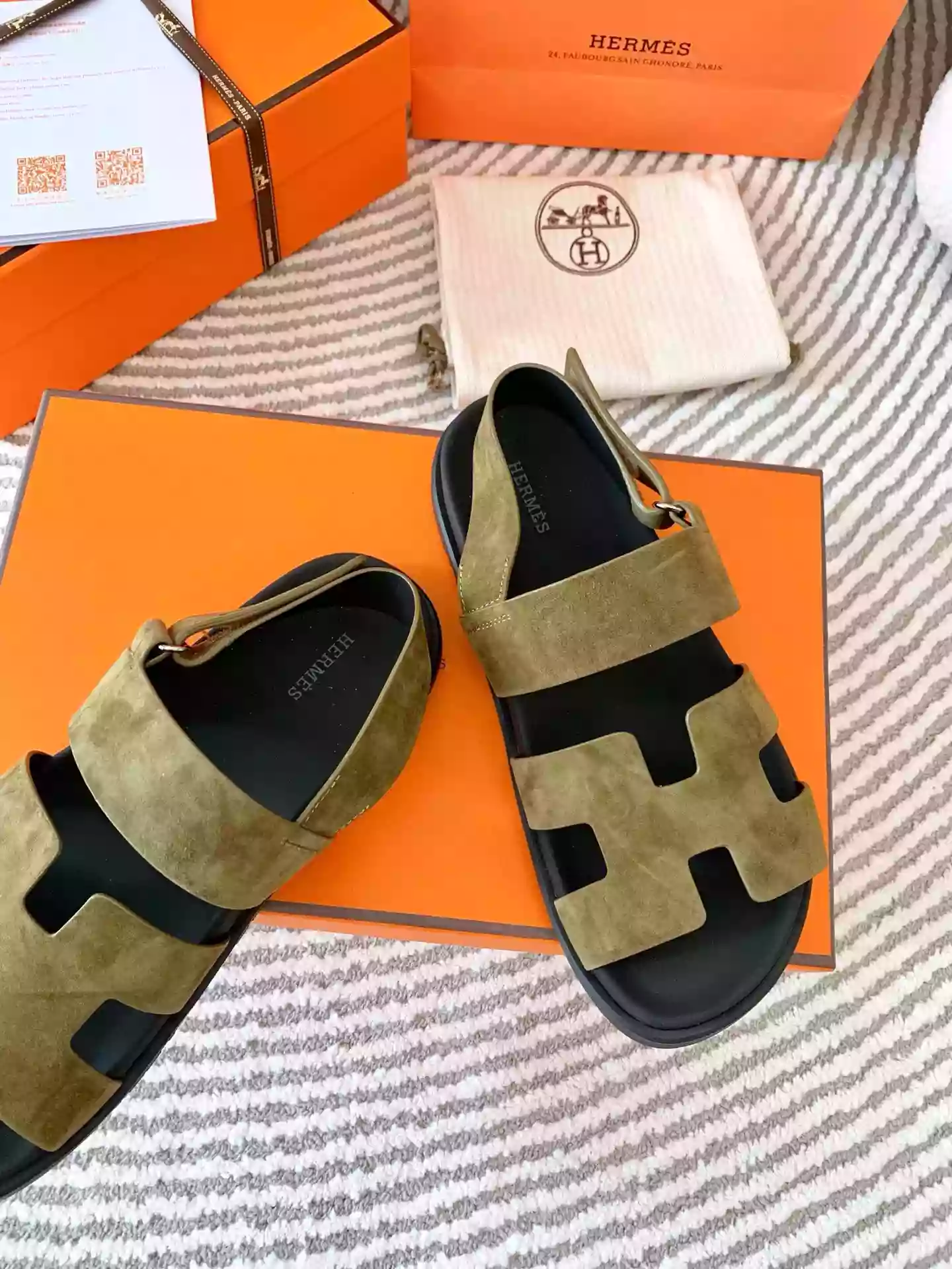 HERMES MEN'S GENIUS SANDALS IN GREEN SUEDE CALFSKIN - HMSD005