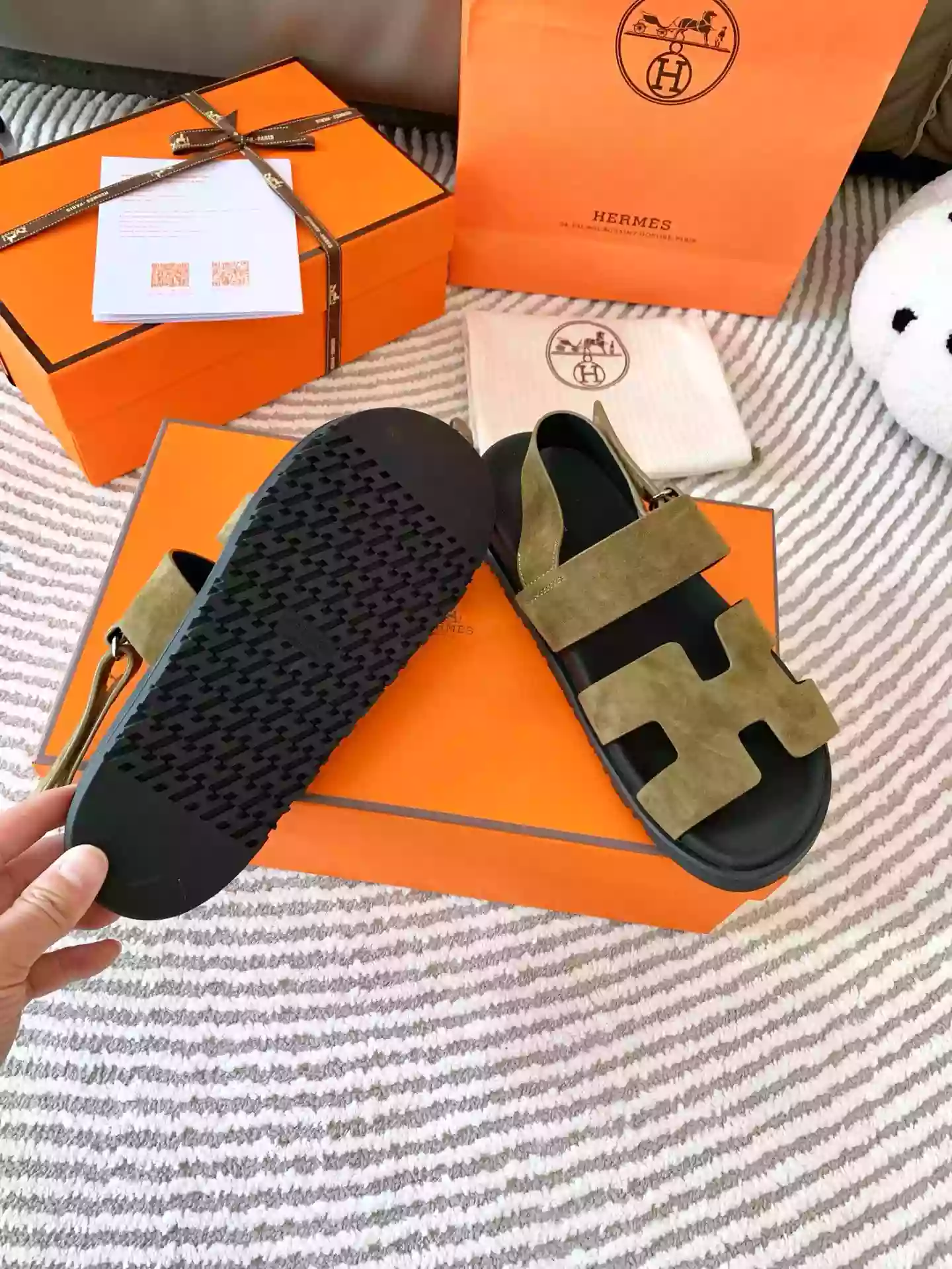 HERMES MEN'S GENIUS SANDALS IN GREEN SUEDE CALFSKIN - HMSD005