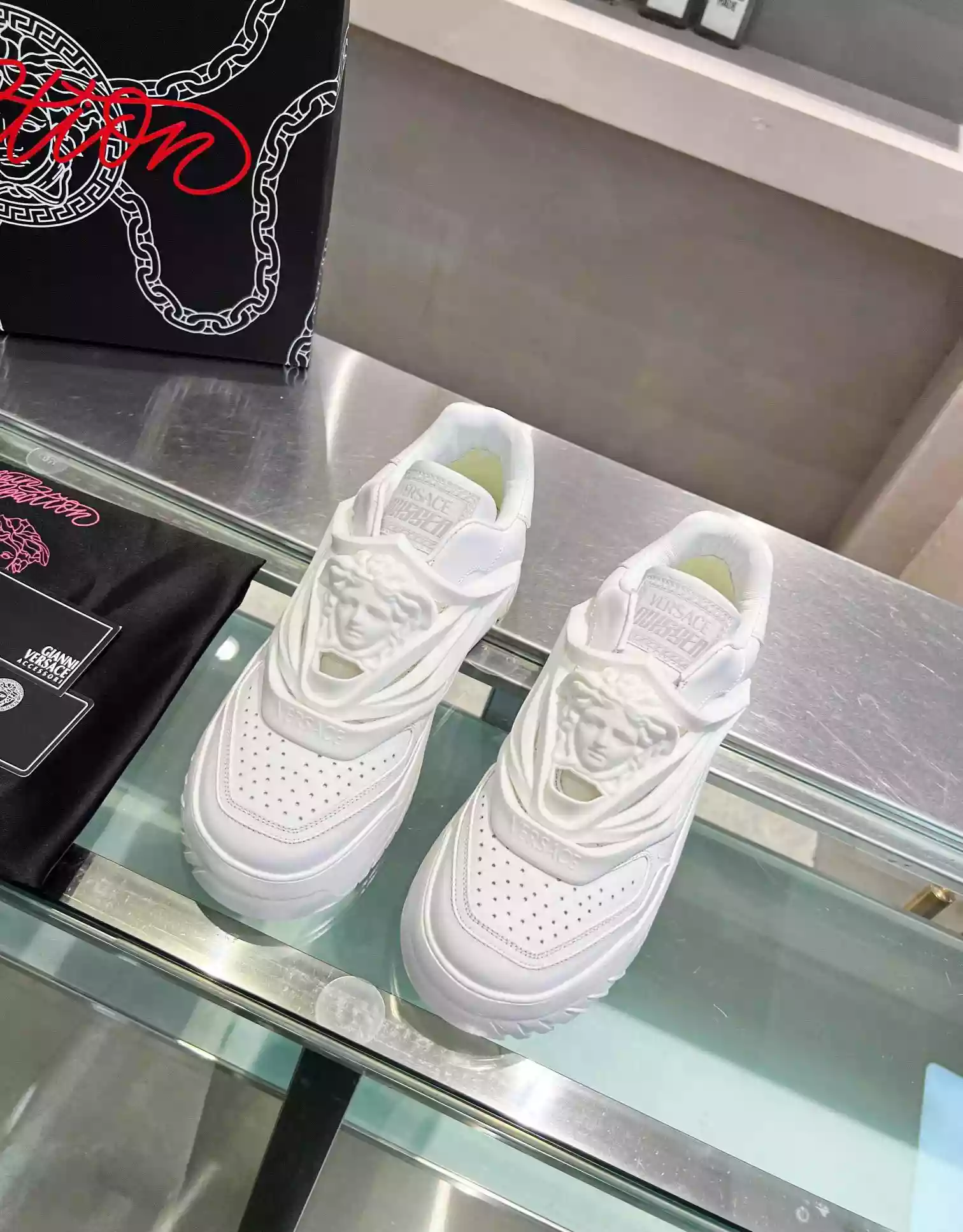 VERSACE WOMEN'S ODISSEA SNEAKERS IN WHITE LEATHER - VSS020