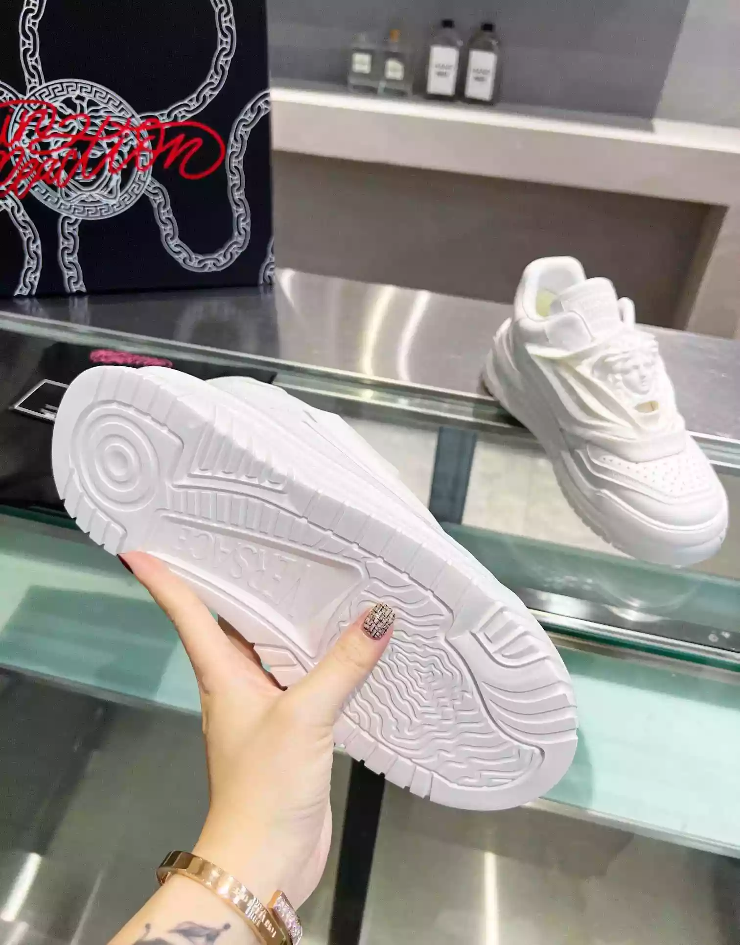 VERSACE WOMEN'S ODISSEA SNEAKERS IN WHITE LEATHER - VSS020