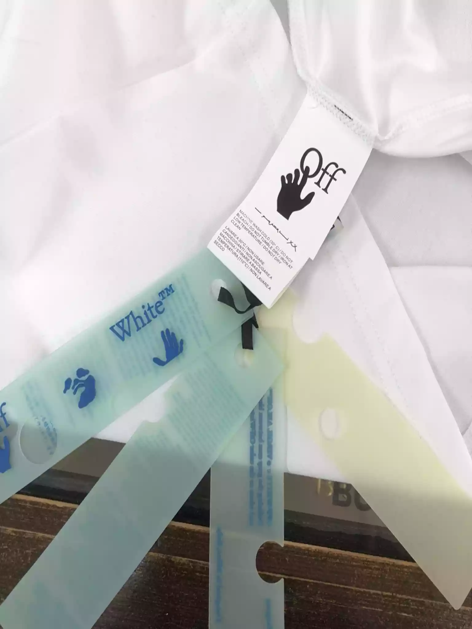 WHITE TYPE GRAPHIC S/S T-SHIRT IN WHITE - OWS041 WHITE TYPE GRAPHIC S/S T-SHIRT IN WHITE