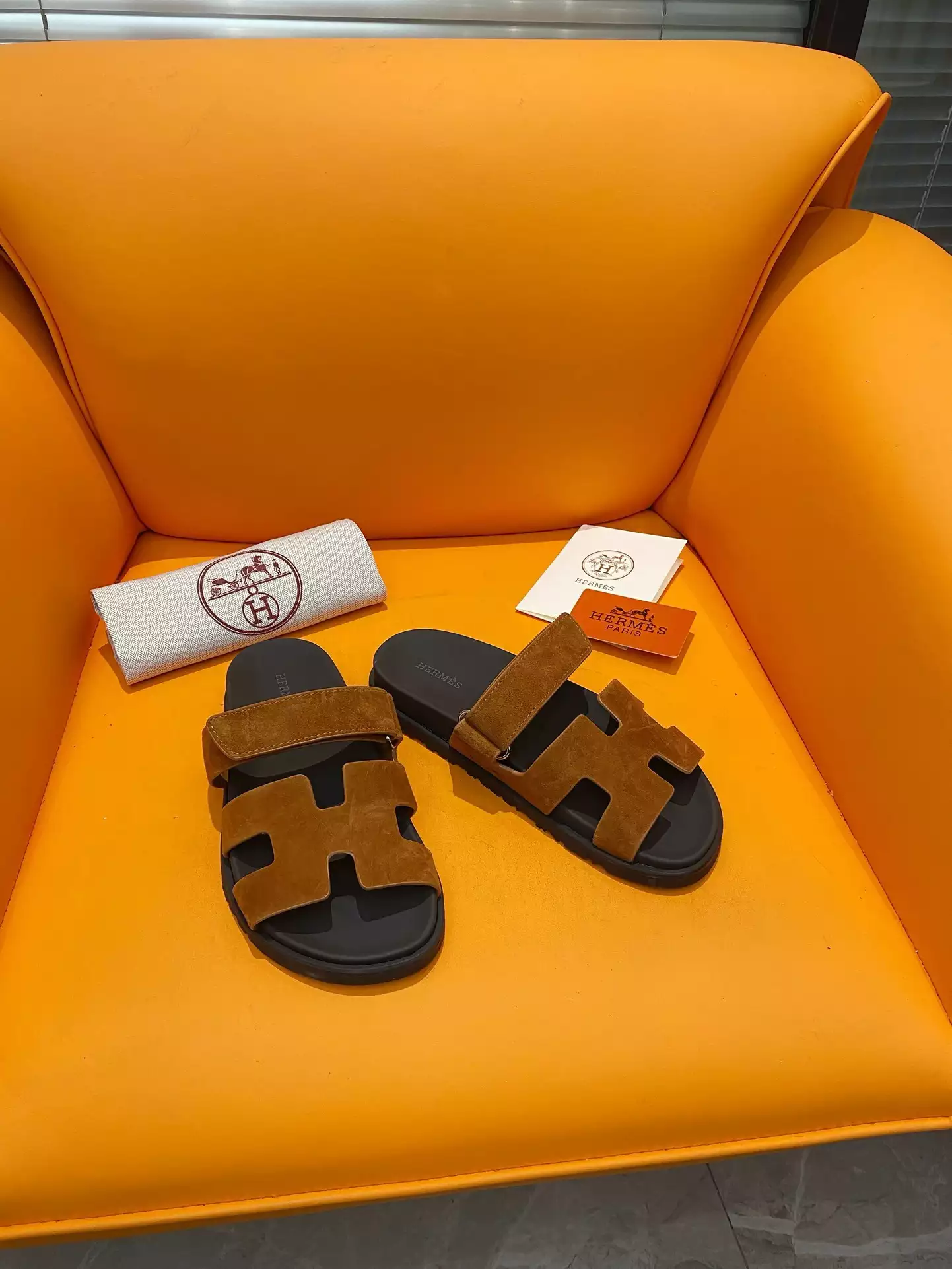 HERMES MEN'S CHYPRE SANDALS IN BROWN SUEDE CALFSKIN - HMSD012