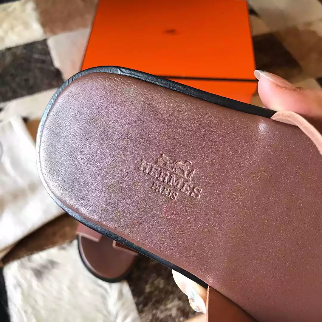 HERMES MEN'S IZMIR SANDALS IN BROWN SWIFT CALFSKIN - HMSD036