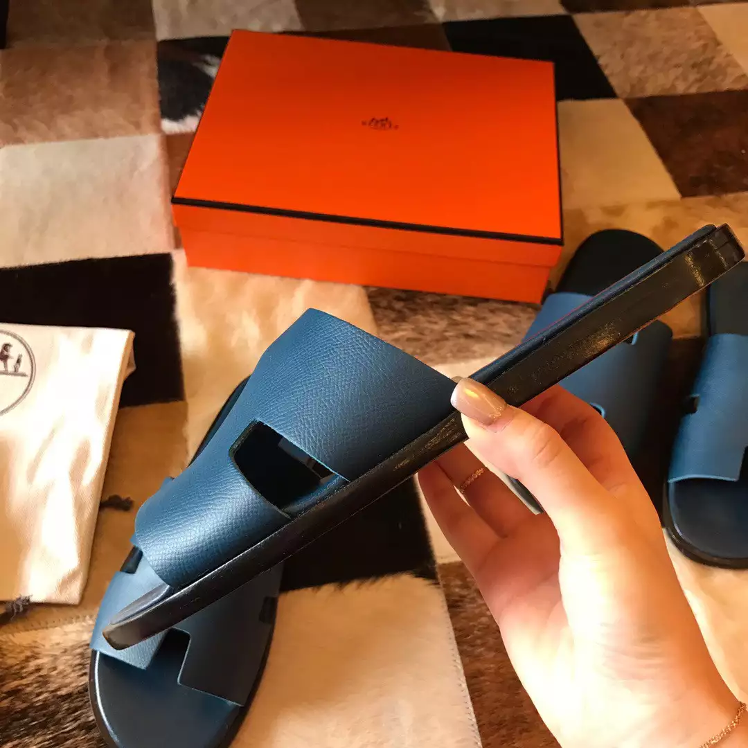 HERMES MEN'S IZMIR SANDALS IN COLVERT EPSOM CALFSKIN - HMSD025