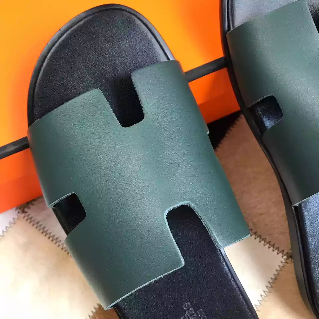 HERMES MEN'S IZMIR SANDALS IN GREEN SWIFT CALFSKIN - HMSD021