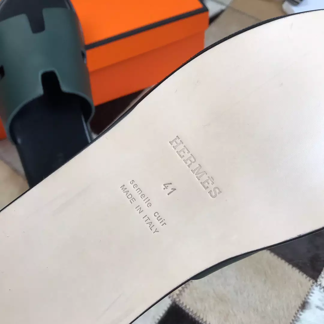 HERMES MEN'S IZMIR SANDALS IN GREEN SWIFT CALFSKIN - HMSD021