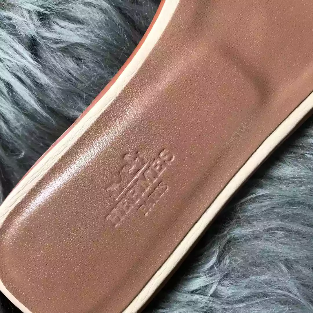 HERMES ORAN SLIDE SANDALS IN BETON CLEMENCE LEATHER - HMSD107