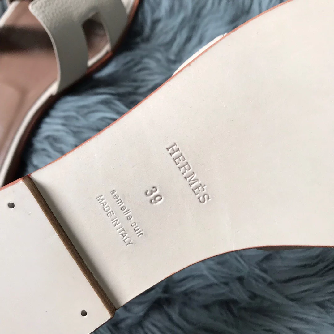 HERMES ORAN SLIDE SANDALS IN BETON CLEMENCE LEATHER - HMSD107