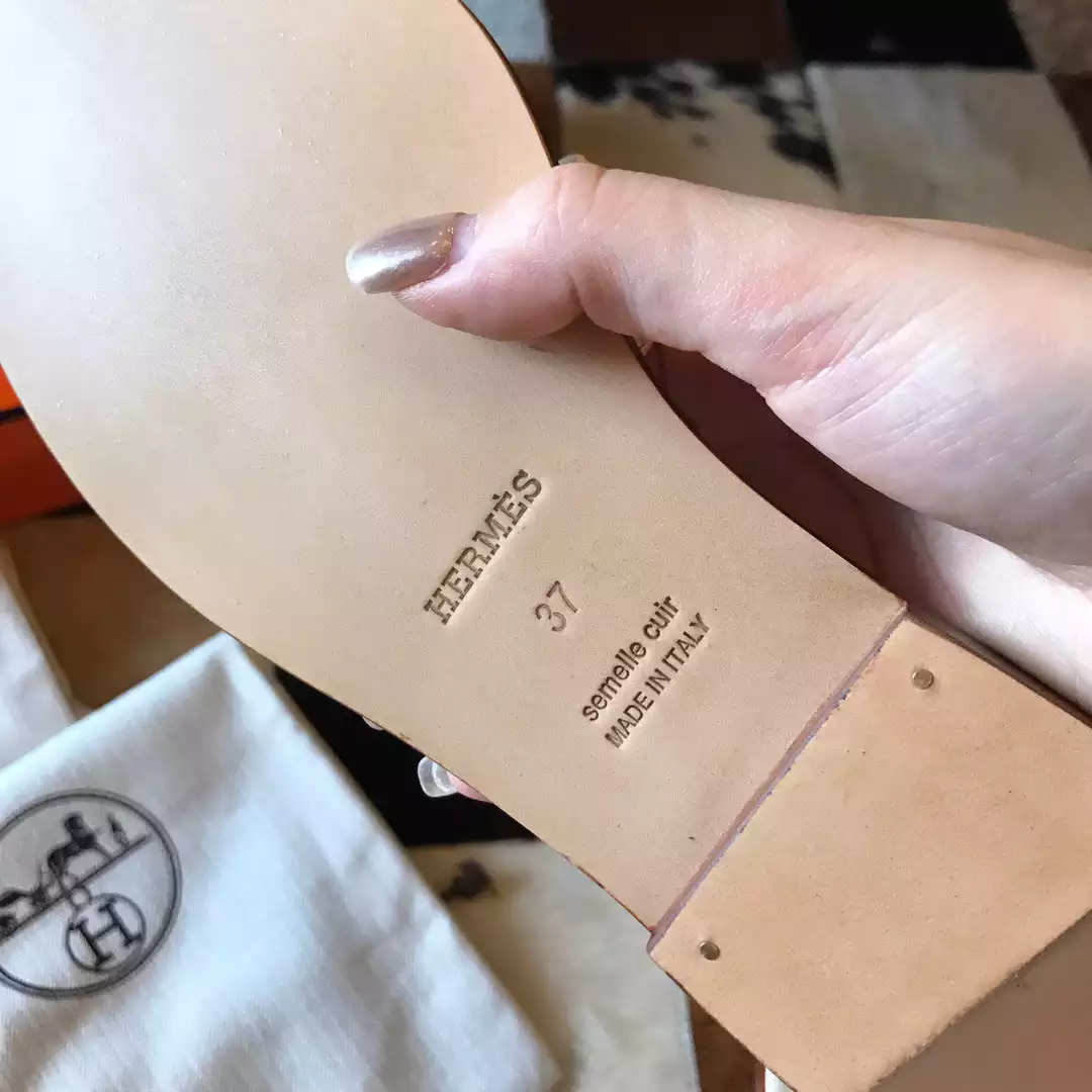 HERMES ORAN SLIDE SANDALS IN BETON EPSOM CALFSKIN - HMSD065