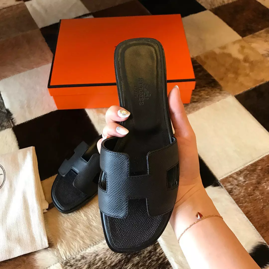 HERMES ORAN SLIDE SANDALS IN BLACK EPSOM CALFSKIN - HMSD086