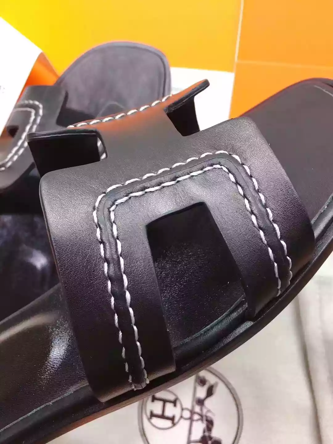 HERMES ORAN SLIDE SANDALS IN BLACK LEATHER WITH STITCHED - HMSD044