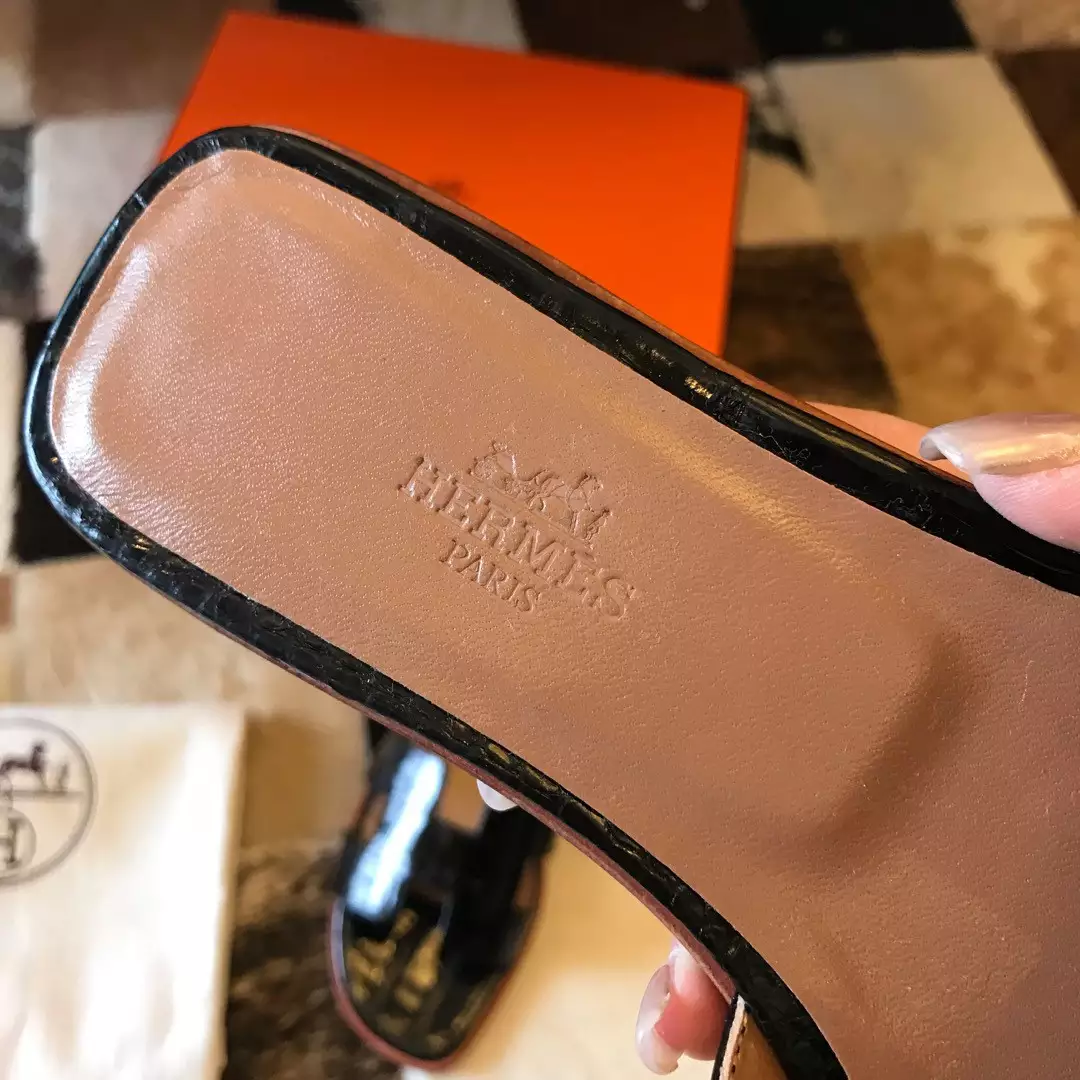 HERMES ORAN SLIDE SANDALS IN BLACK SHINY NILOTICUS CROCODILE SKIN - HMSD046