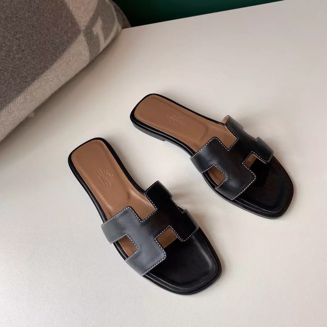 HERMES ORAN SLIDE SANDALS IN BLACK SWIFT CALFSKIN - HMSD117